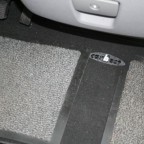 Warme Füße & Schallschlucker: Fahrerhausteppich inkl. Isolationsschicht ("Luxus"-Ausführung). Sorgt für ein wesentlich angenehmeres Raumklima vor alle