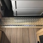 Deckblech unter dem Bett